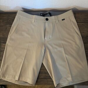 Travis Mathew Men’s golf shorts size waist 32